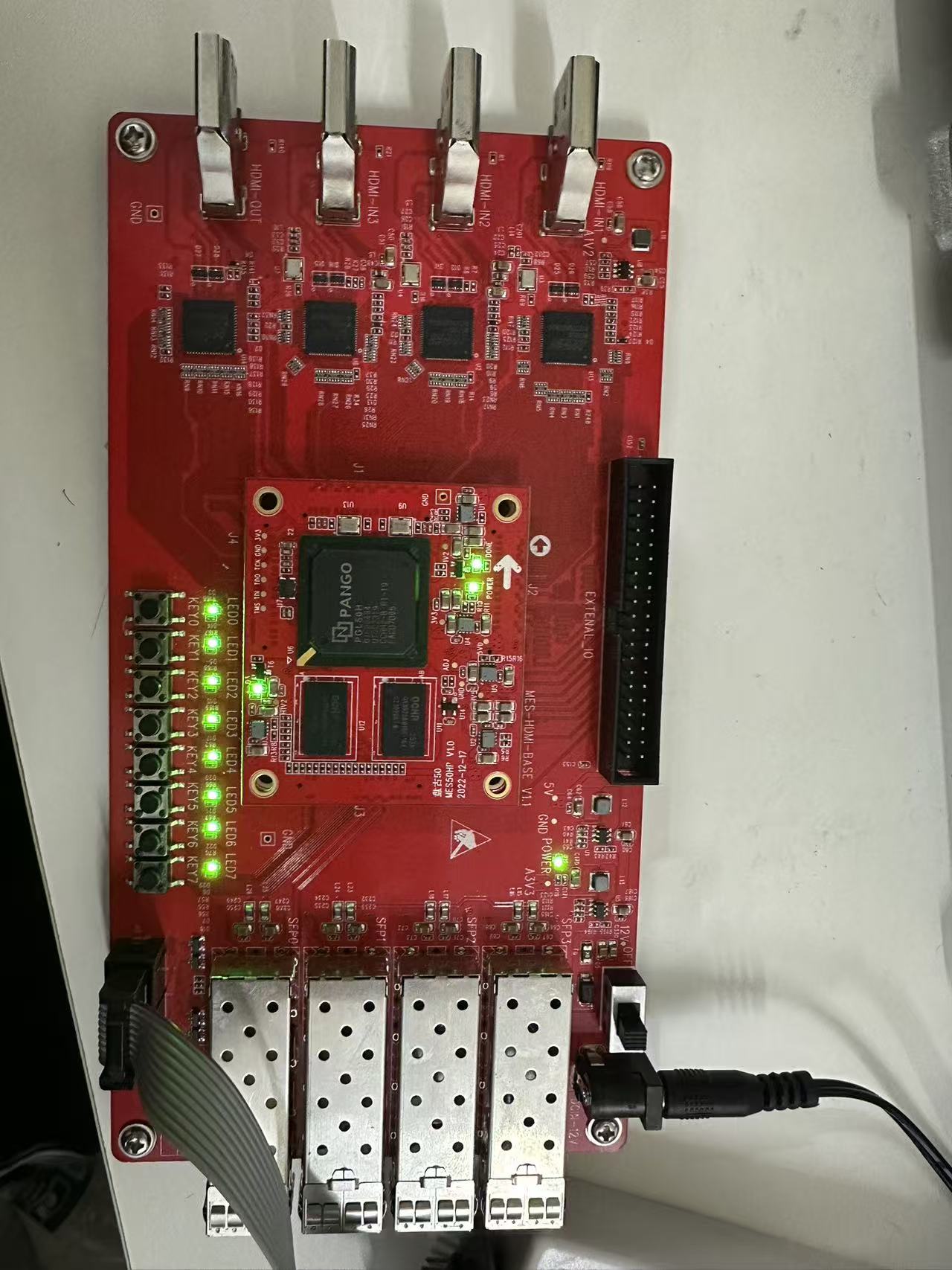 求助：我的是盘古50H开发板，不管是我自己写的程序，还是官方例程，下载之后，板子上的led都是常亮，其他的一点反应都没有。-逻辑矩阵技术社区