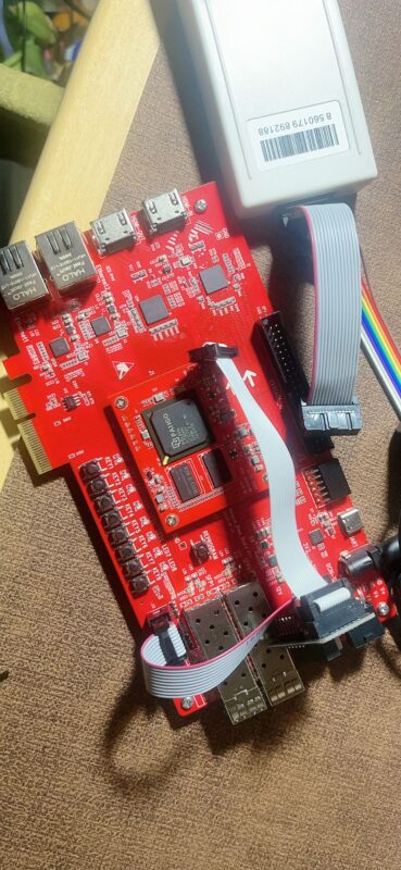 请教一下各位，下载器上的下载口是7pin怎么连接到5pin的板子接口上，我用了那个转接器，但是两头连不上-逻辑矩阵技术社区